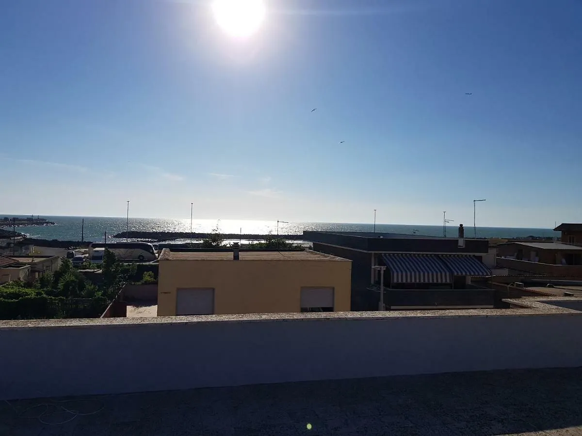 Little Rose Guest House Fiumicino 3*,  İtalya